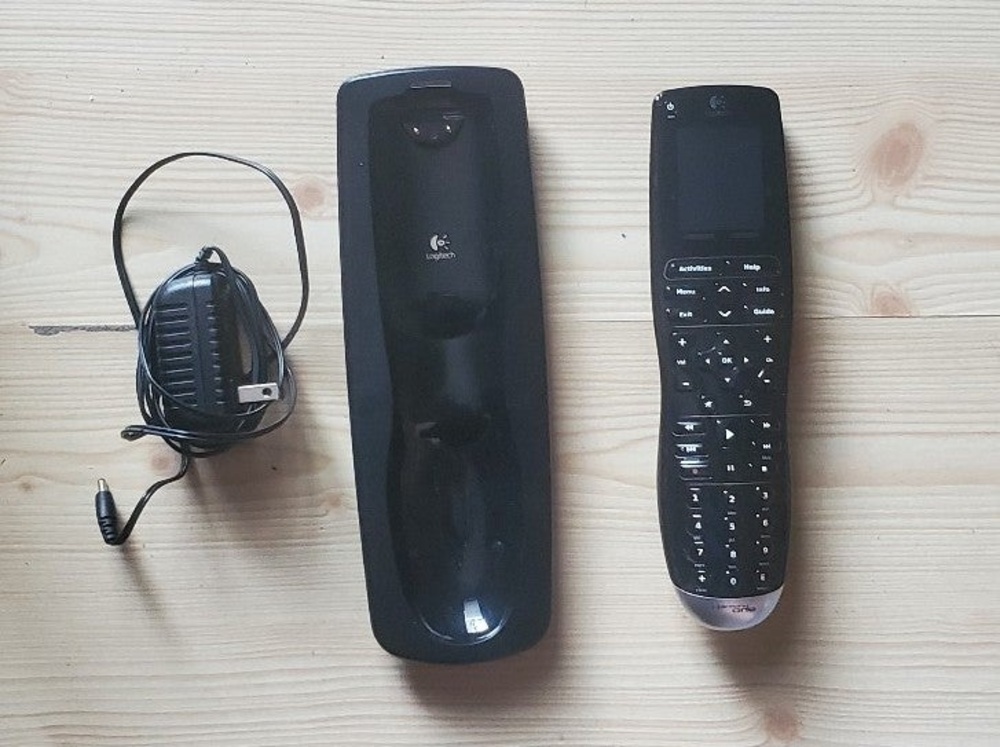 Logitech Harmony One R-IY17 Remote Charger Cradle & AC Adapter works and tested